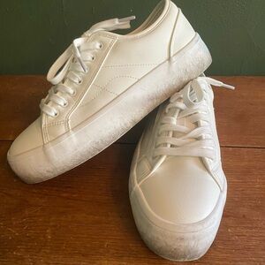 Sincerely Jules Size 8 White Sneakers with Low Platform